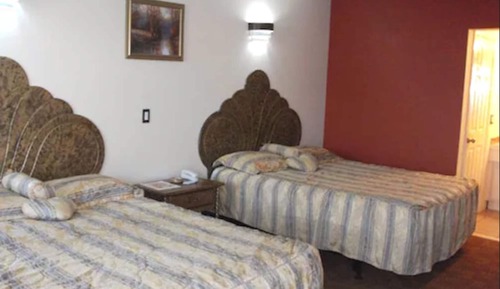 2 Queen Size Bed Room