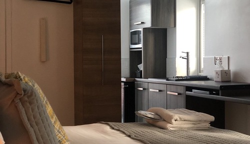 Studio-Ensuite with Shower-The Courtyard studio