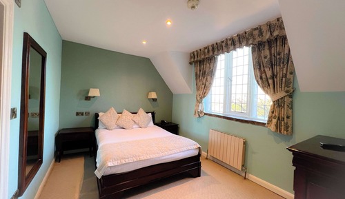 Family Room, Double and Single Bed, no lift