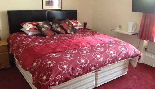 Habitación con 2 camas individuales, baño privado