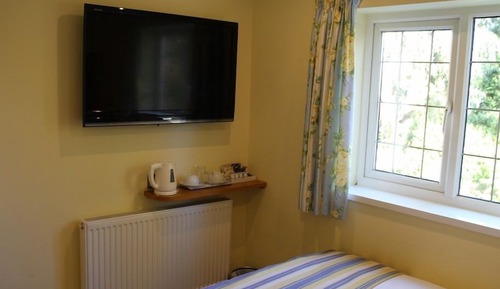 Habitación doble, baño privado, vistas al jardín (Small)