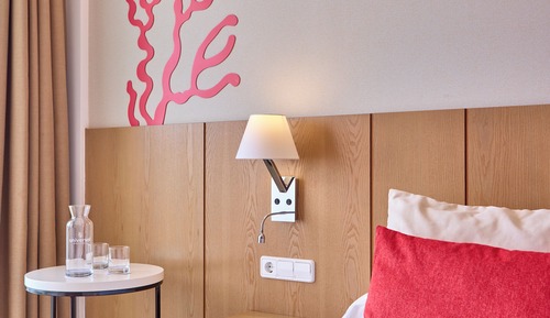 Habitación doble, balcón, vistas parciales al mar