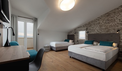 Habitación triple, balcón, vistas al mar