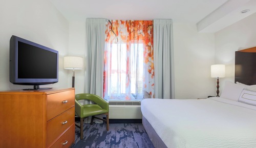 Estudio, 1 cama de matrimonio grande con sofá cama (Mobility/Hearing Access, Roll-In Shwr)