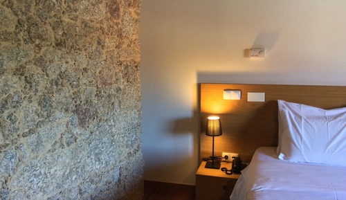 Habitación con 1 cama doble o 2 individuales, vistas a la piscina