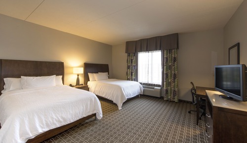 Habitación, 2 camas de matrimonio, accesible para personas con discapacidad (Roll-In Shower)