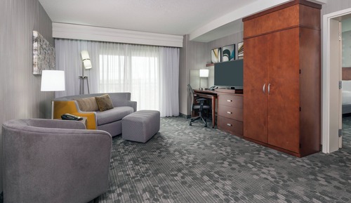 Suite, 1 habitación (Mobility/Hearing Access, Roll-in Shwr)
