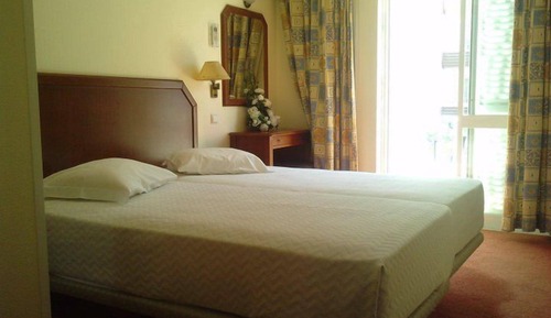 Habitación con 2 camas individuales