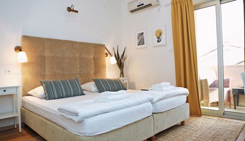 Habitación con 1 cama doble o 2 individuales, balcón