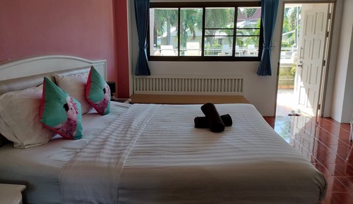Habitación Deluxe con 1 cama doble o 2 individuales, vistas a la piscina