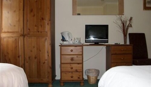 Habitación con 2 camas individuales, baño privado