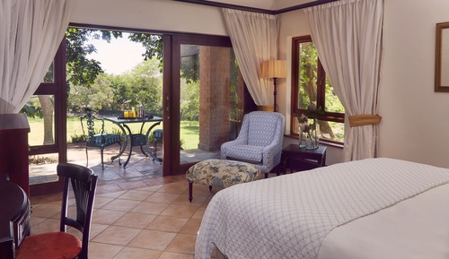 Habitación con 1 cama doble o 2 individuales, patio, vistas al jardín