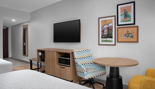 Habitación, 2 camas de matrimonio, accesible para personas con discapacidad (Mobility/Hearing)