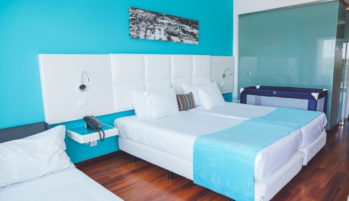 Aquashow Twin 1+2 Classic Room