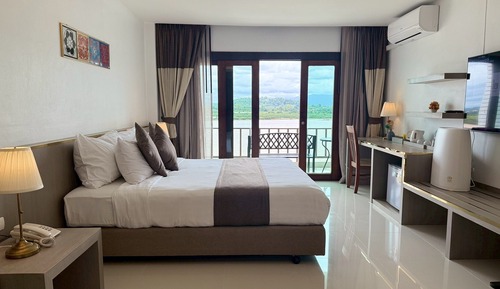 Deluxe River View Double Room