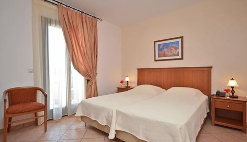 Habitación doble, vistas a la piscina