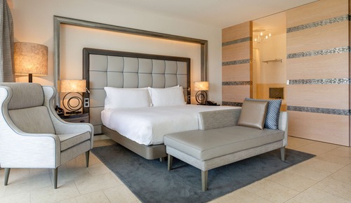 Habitación Deluxe, vistas a la piscina (King Grand)