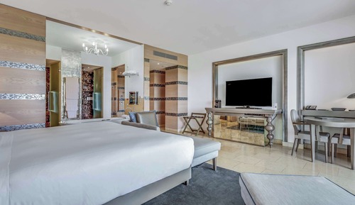 Habitación Grand, 1 cama de matrimonio grande (King Grand Deluxe Plus Room)