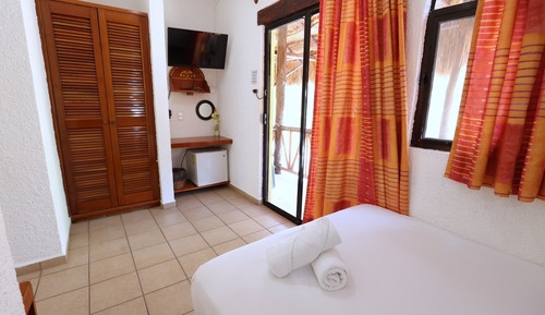 Coba 2 Double Beds with Balcony and Private Bathroom