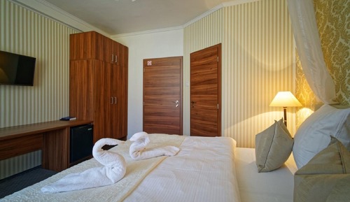 Habitación Confort con 1 cama doble o 2 individuales