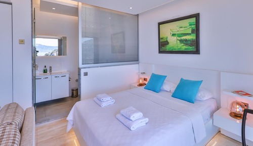 Deniz Manzarali Deluxe Suit