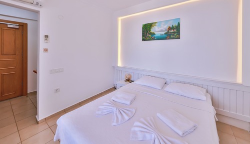 Deniz Manzarali Iki Kisilik Oda