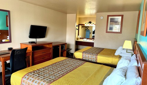 Habitación estándar, 2 camas de matrimonio (Upstairs South Side)