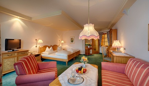 Panoramic Suite, Balcony, Mountain View (Junior)