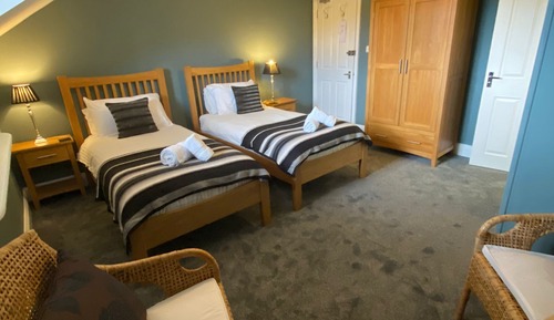 Habitación con 2 camas individuales