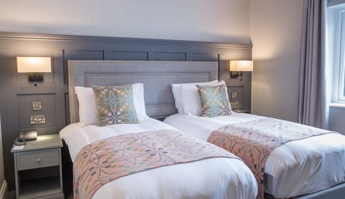 Habitación superior con 1 cama doble o 2 individuales