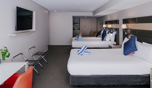 Superior Family Accessible Room, 1 Queen and 2 Single Beds