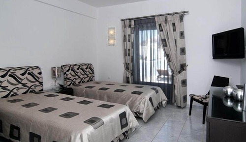 Habitación Deluxe con 2 camas individuales, varias camas