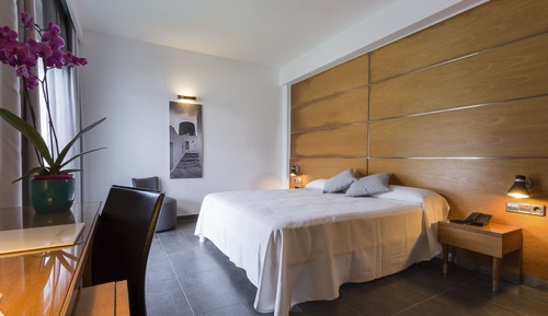 Habitación Deluxe, bañera de hidromasaje (Single Use - Terrace)