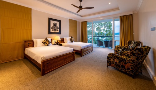 Habitación Deluxe con 1 cama doble o 2 individuales, 2 camas de matrimonio, balcón, vistas al lago