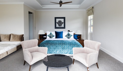 Suite superior, varias camas, bañera, vistas al lago