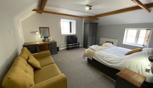 Suite de lujo, baño privado, vistas al patio