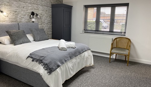 Habitación superior con 1 cama doble o 2 individuales, baño privado (Room 8)