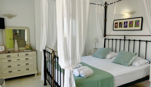 Estudio, vistas a la piscina (For 2)