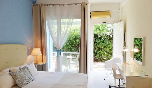 Estudio, varias camas, vistas al jardín