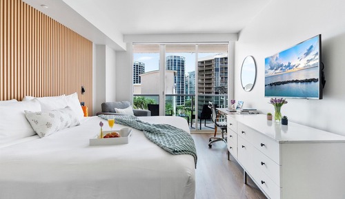 Habitación City, vistas parciales al mar