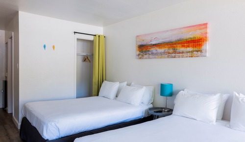 Habitación doble, 2 camas de matrimonio, vistas a la piscina, planta baja