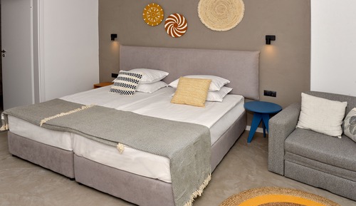 Habitación con 1 cama doble o 2 individuales, balcón, vistas al parque