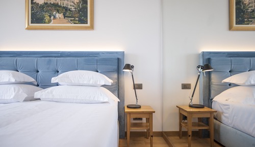 Habitación superior con 1 cama doble o 2 individuales