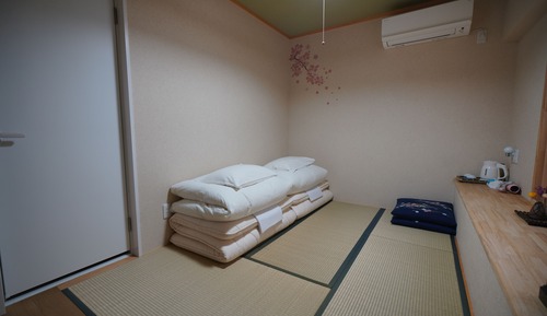 Habitación con 2 camas individuales (1F, Private Room, ShowerandToilet,102)