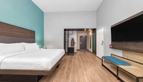 Habitación, 1 cama de matrimonio grande (Mobility & Hearing, Roll-In Shower)