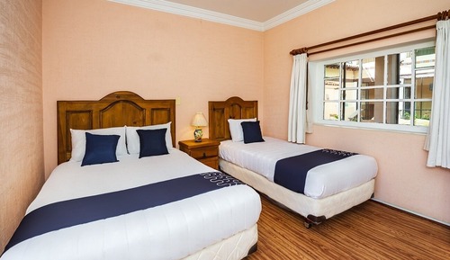 Habitación familiar, varias camas, accesible para personas con discapacidad (2 Single Beds)