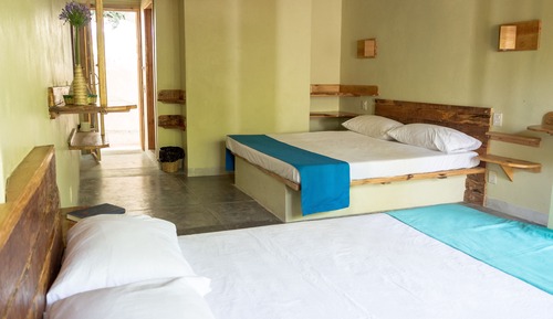 Habitación cuádruple Confort, varias camas, vistas al jardín