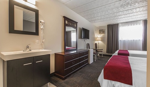 Habitación económica, 2 camas de matrimonio (Half Basement)