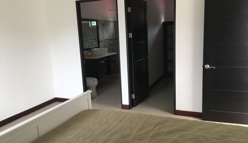 Casa familiar, varias camas, no fumadores