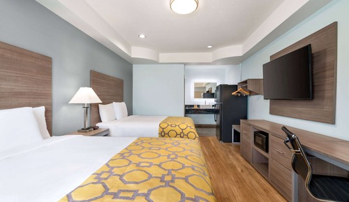 Habitación, 2 camas de matrimonio, no fumadores (Mobility/Hearing Impaired Accessible)